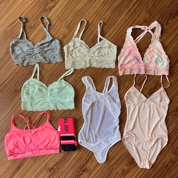 *SOLD* Bundle of Victoria’s Secret PINK intimates - Picture 1 of 2